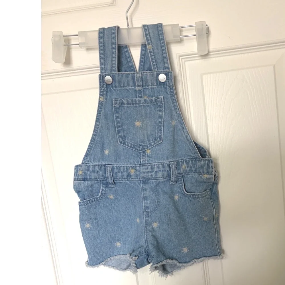 The Childrens Place Girls 2T Denim Shortalls Light Wash Sun Embroidered Frayed